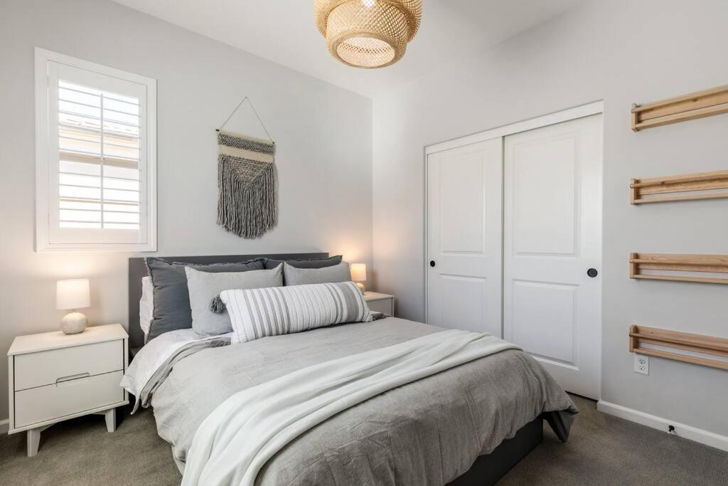 Goode Homes Luxury Villa With Community Pool And Spa Santa Clarita Exterior photo