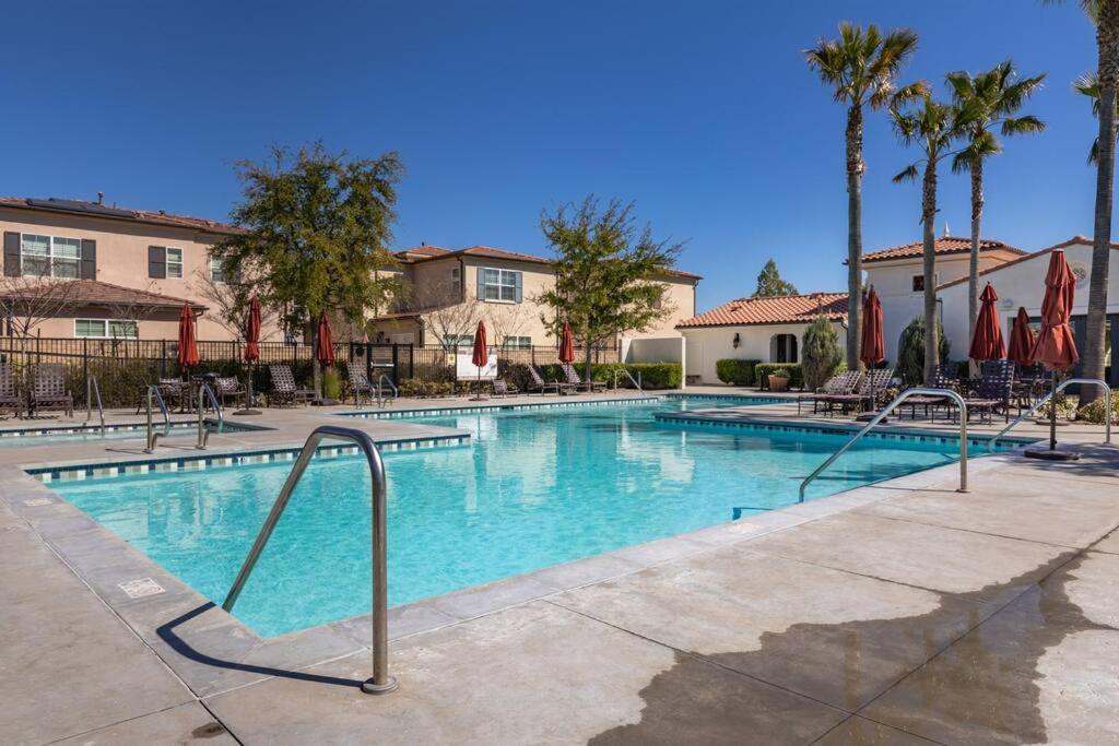 Goode Homes Luxury Villa With Community Pool And Spa Santa Clarita Exterior photo